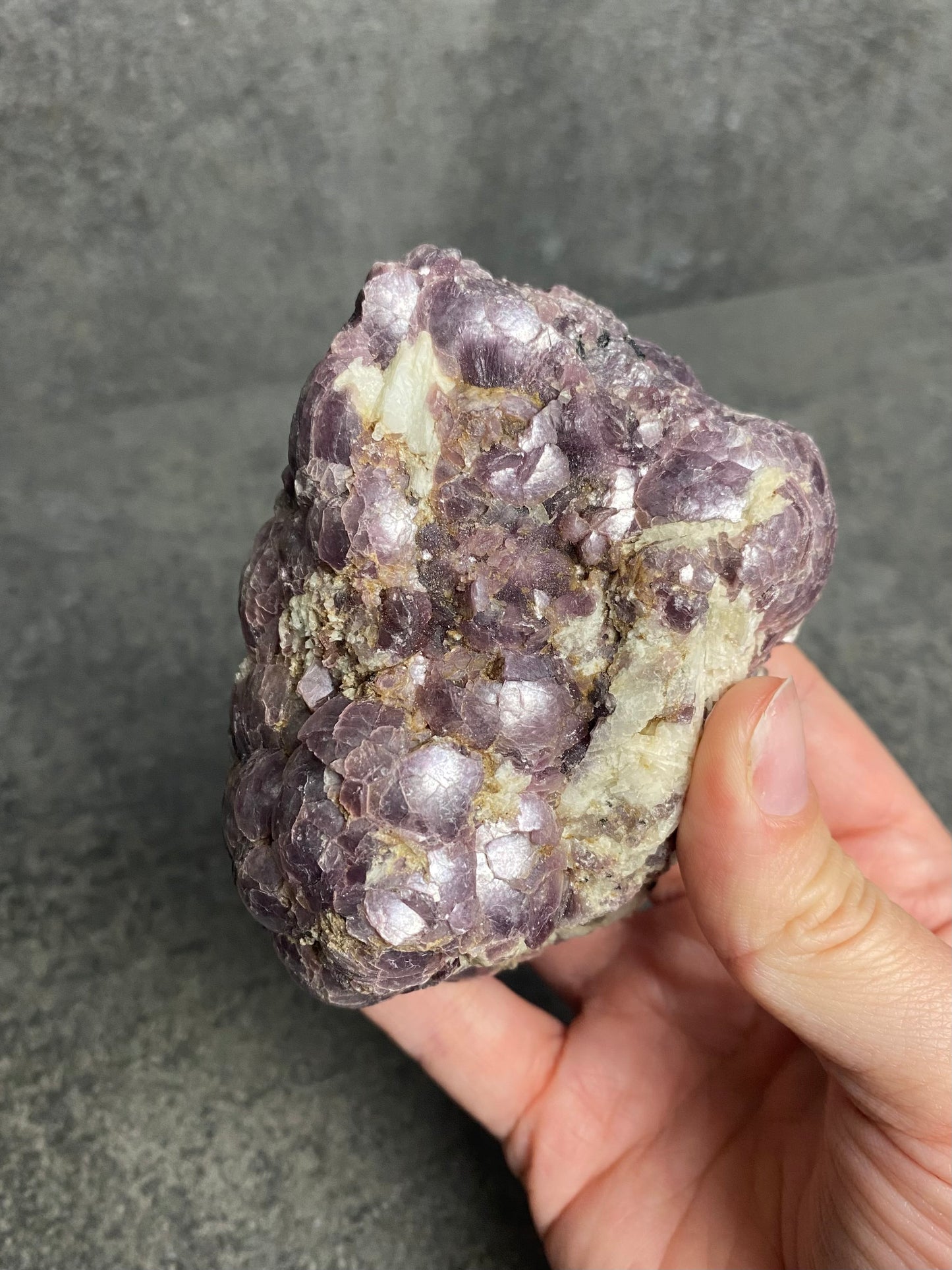 Botryoidal lepidoliet