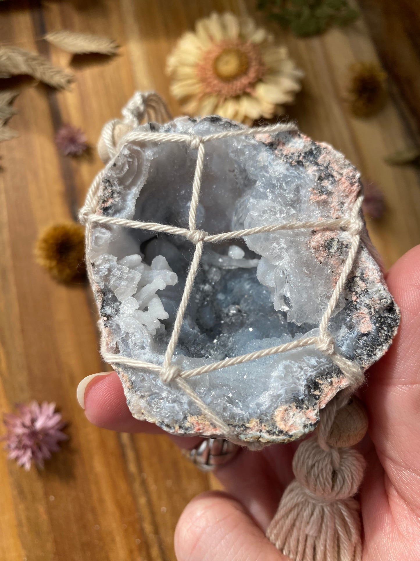 Hanger met chalcedoon geode