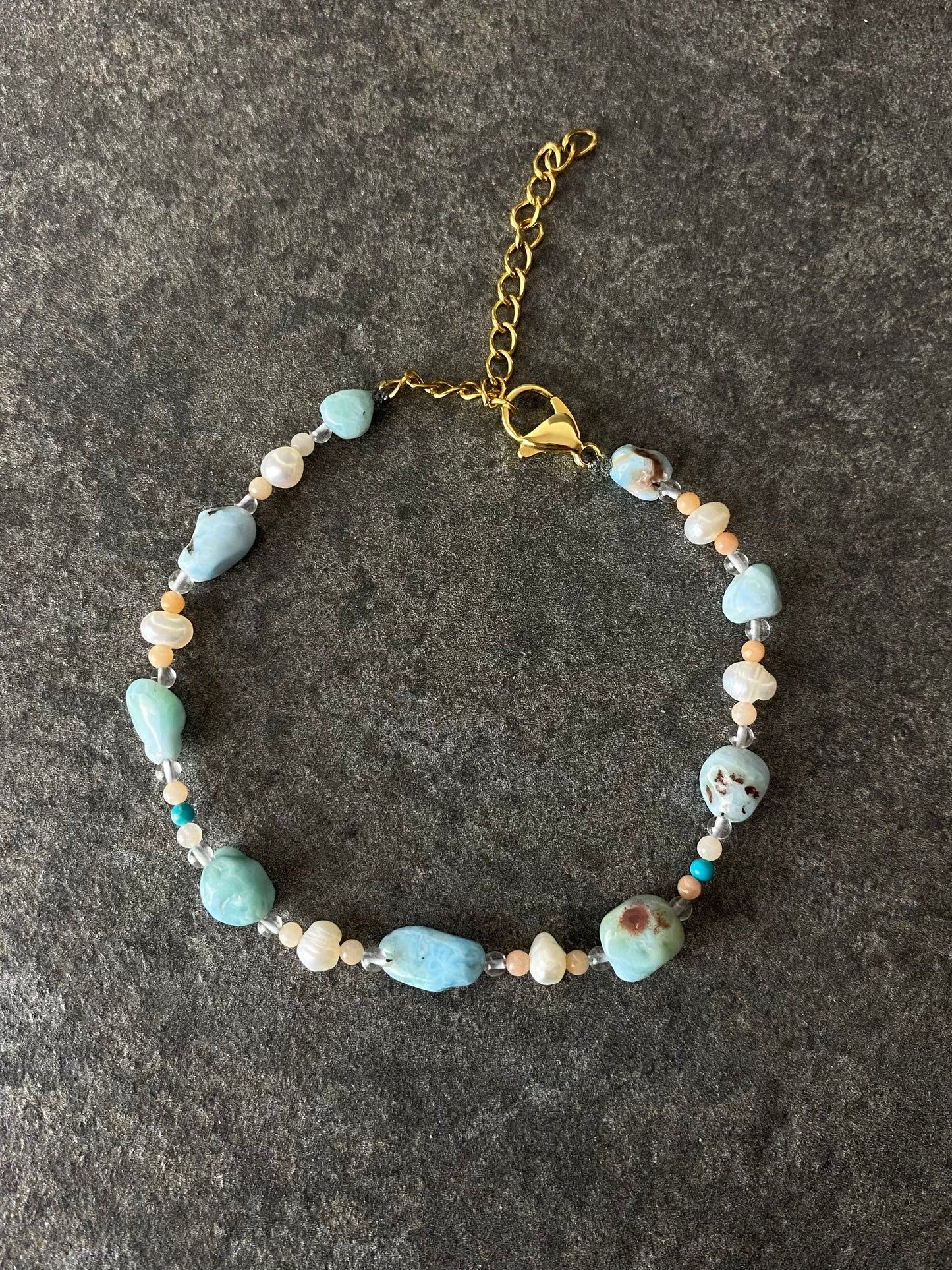 Larimar armbandje goud
