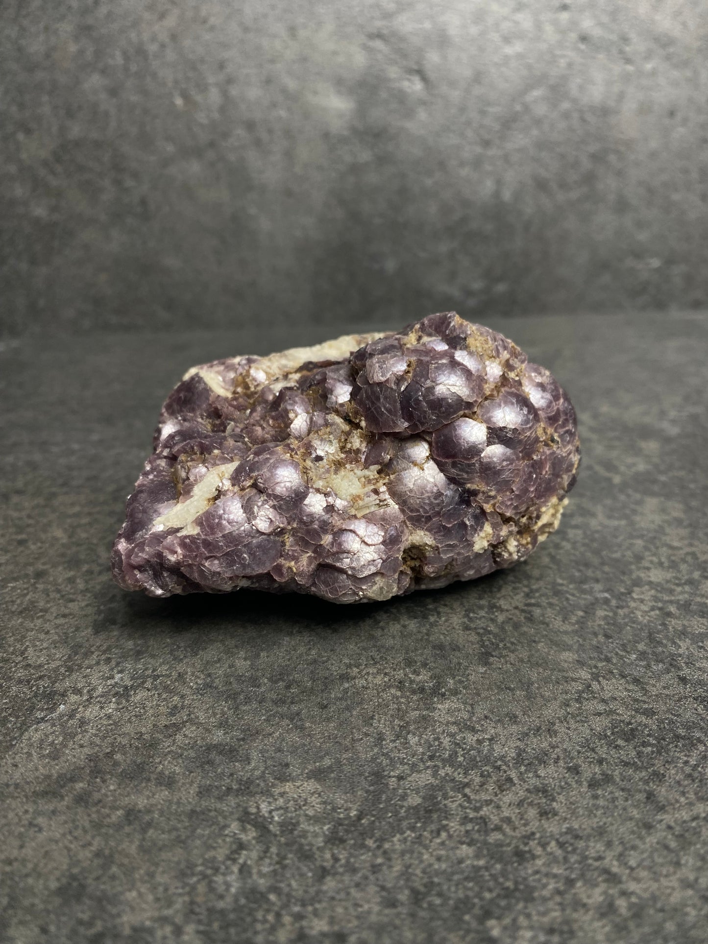 Botryoidal lepidoliet