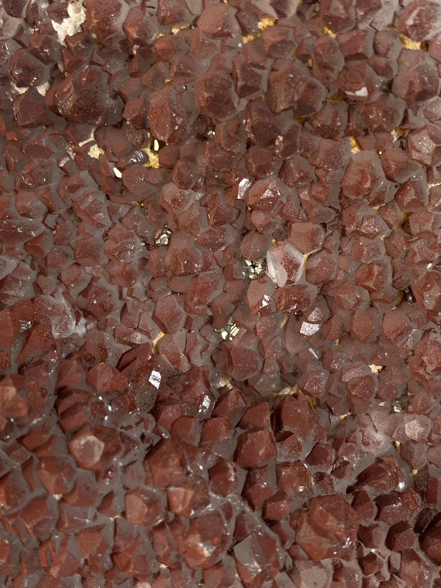 Red quarts op standaard