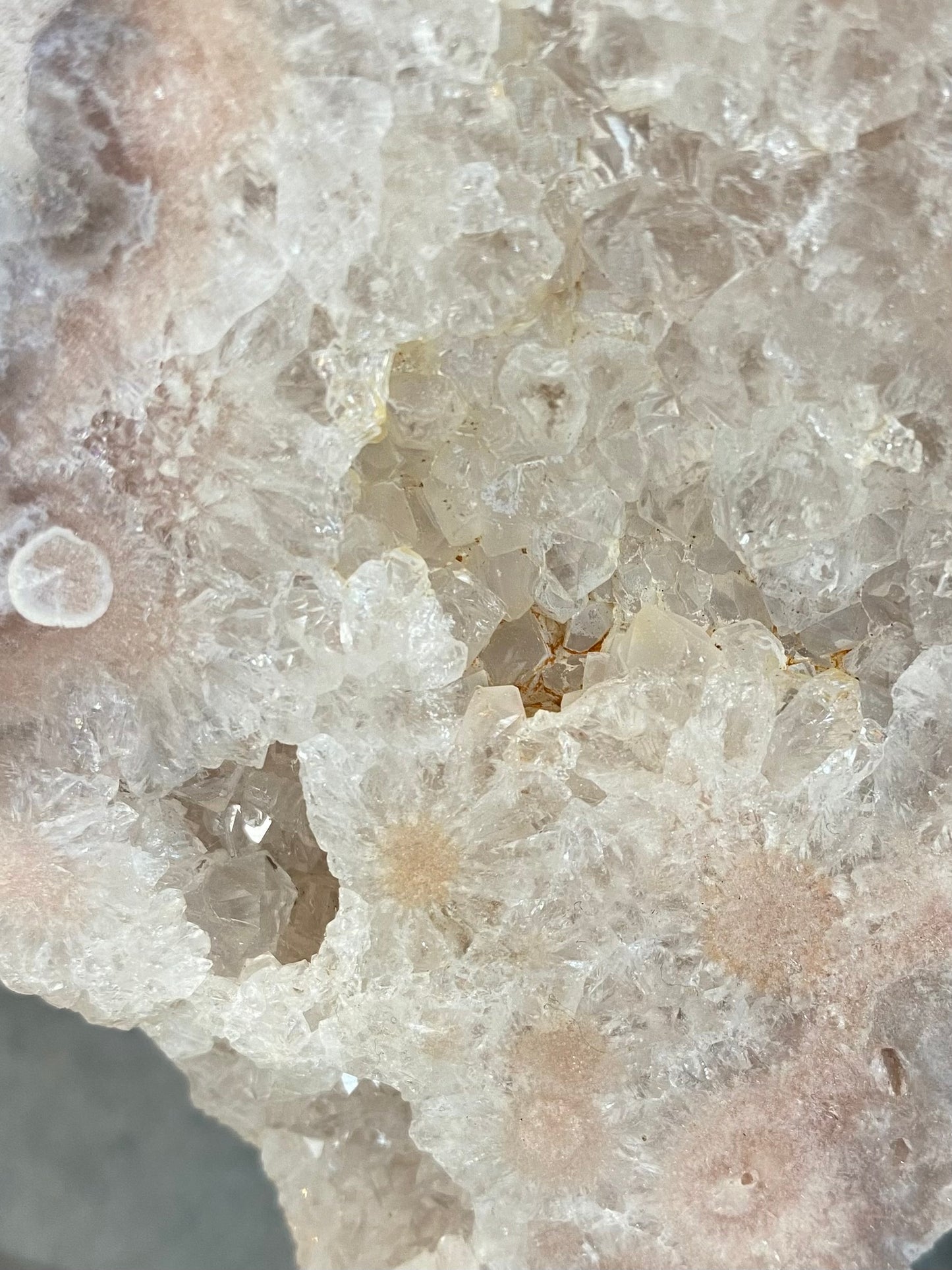 Roze chalcedoon op standaard