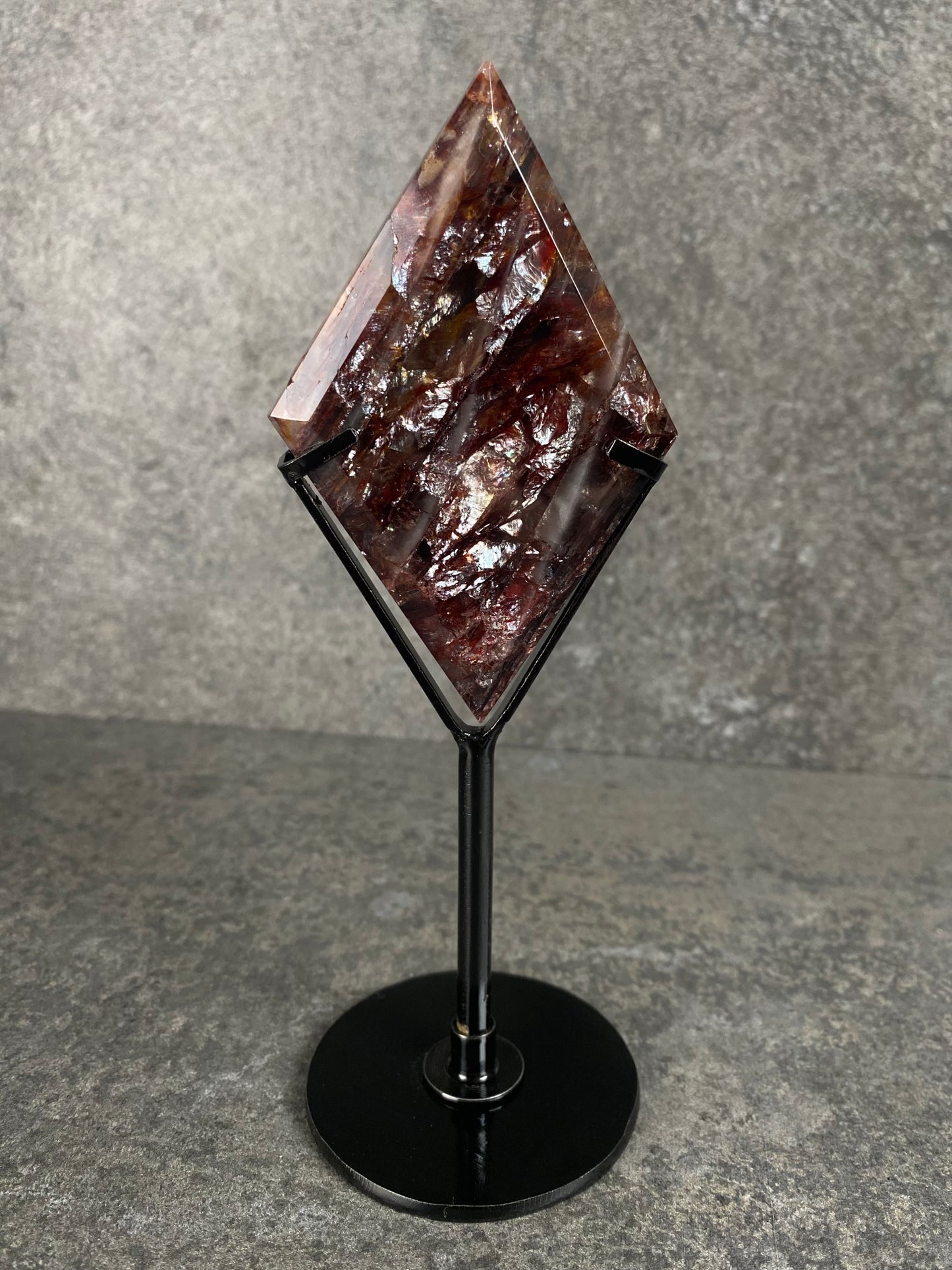 Vuur kwarts diamant op standaard