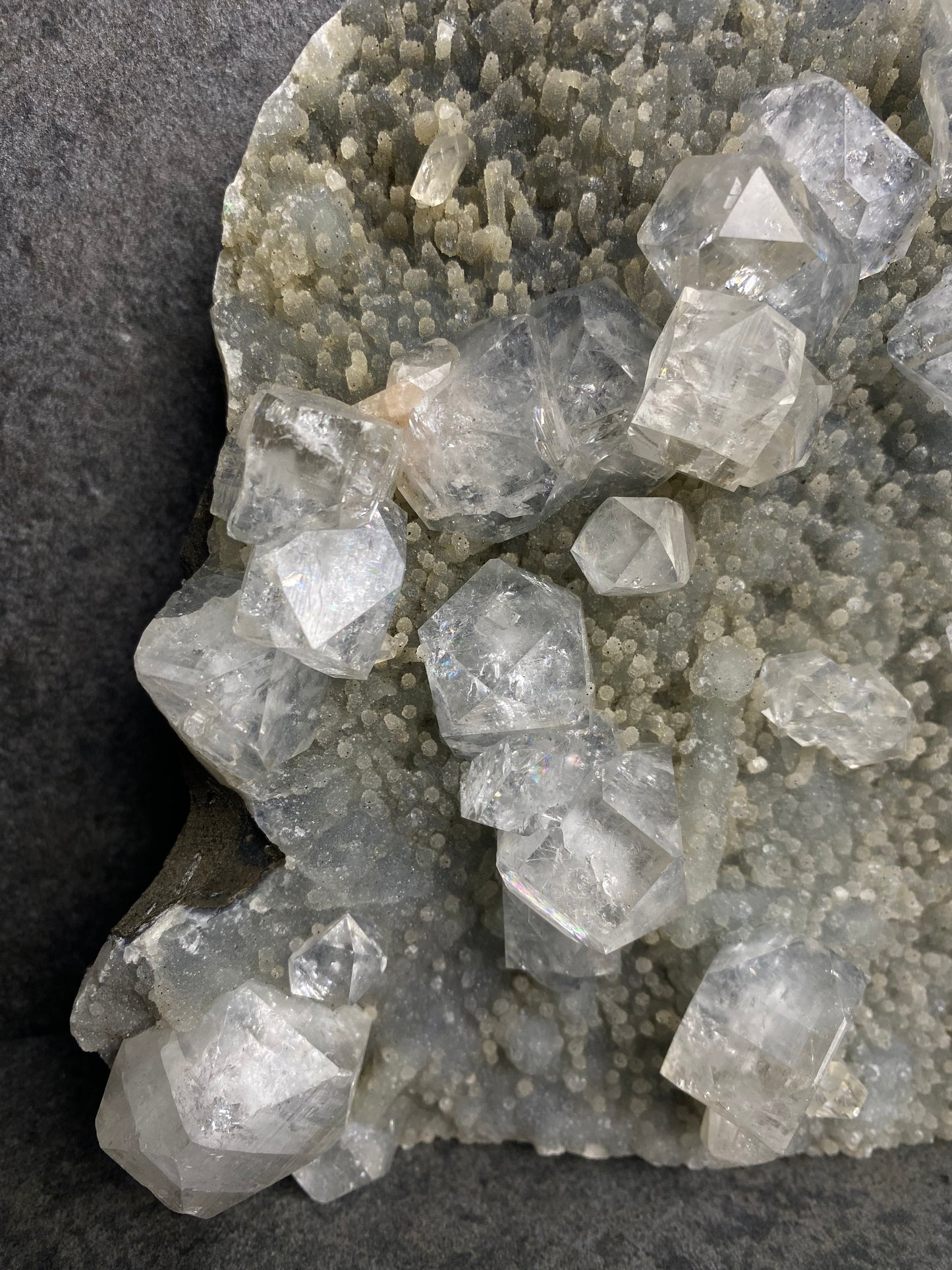 Chalcedoon met apofyliet